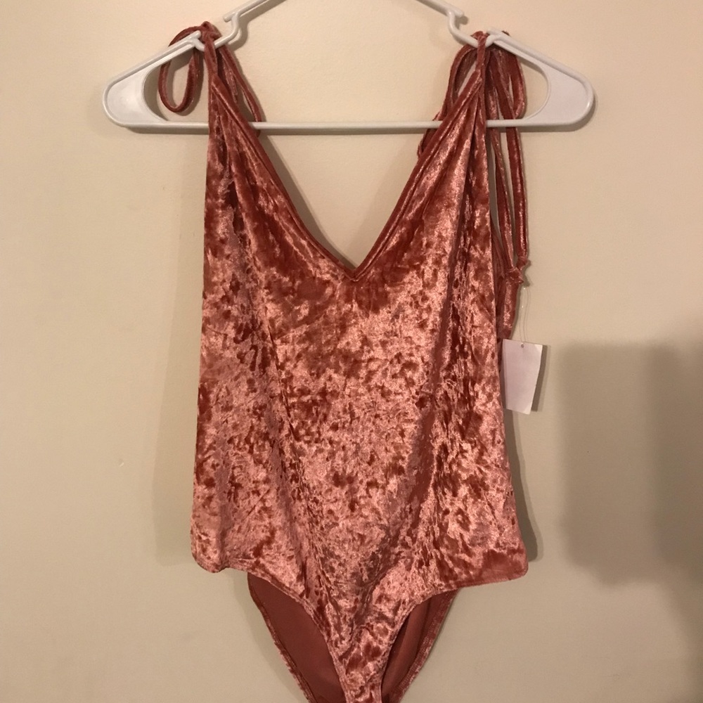Pink velvet tank bodysuit! 💓